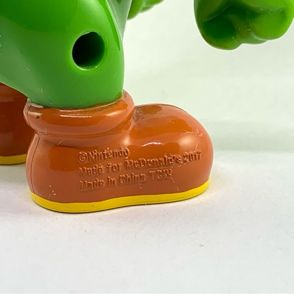 Nintendo Super Mario Bros Yoshi tongue sticks out McDonalds 2017 Happy Meal Toy - Picture 7 of 7